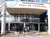 Etudiants du Ciedel devant les locaux du Syndicat de Rivières Brévenne Turdine